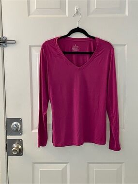 Caslon Long Sleeve V-Neck Tee in Fuchsia